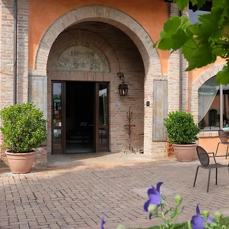 Relais Cascina Scottina 카데오