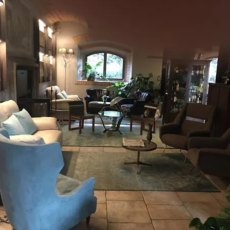 Relais Cascina Scottina 컨트리하우스 *