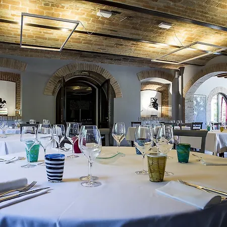 Relais Cascina Scottina 컨트리하우스