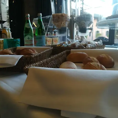 Relais Cascina Scottina 컨트리하우스 *